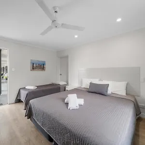 4* Motel Verandah